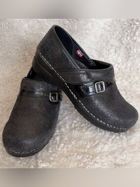 Sanita Baretta Black Textured Clogs with Buckle Women’s EU Size 39